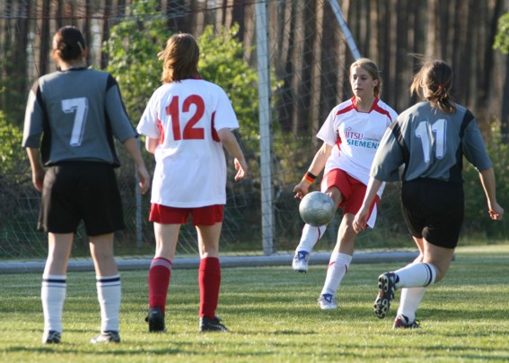 DamenFussball3